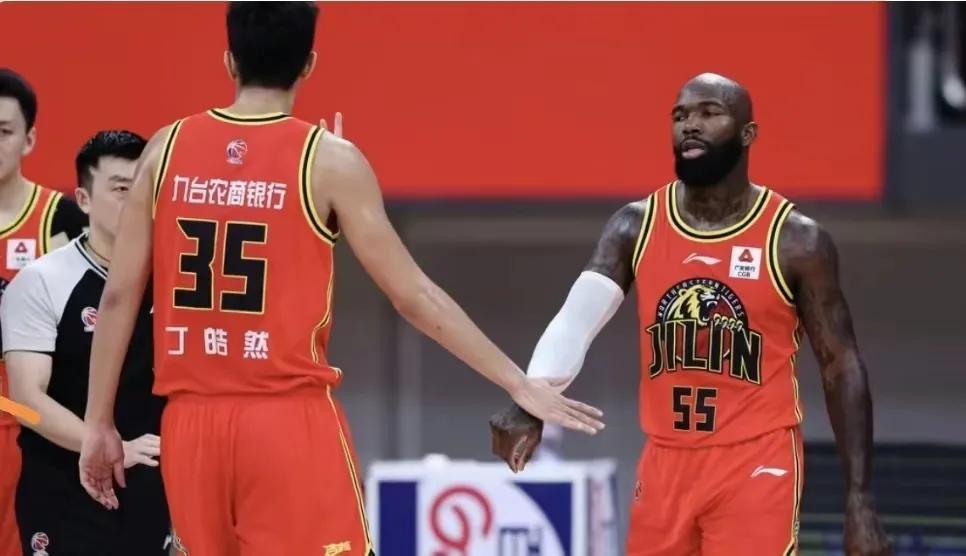 CBA最新積分榜，群雄逐鹿，誰將登頂？