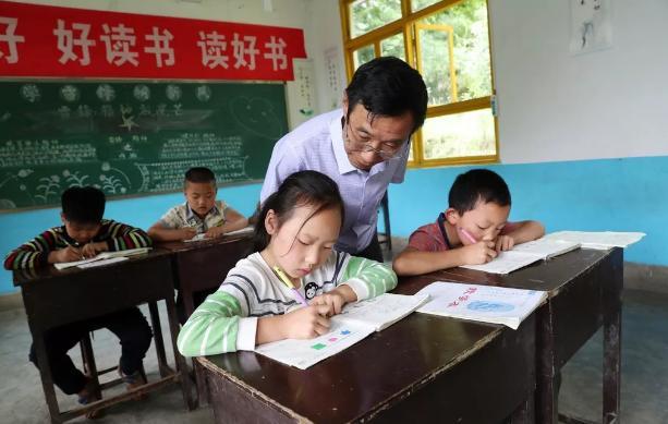 小學教學樓成危樓緊急停課，教育局回應及小巷特色小店探秘！