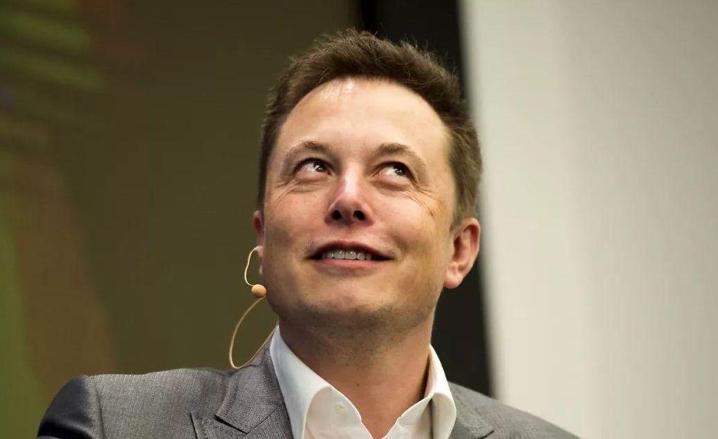 兩人獲馬斯克百萬美元，故事揭示學習變革、擁抱自信成就夢想的力量