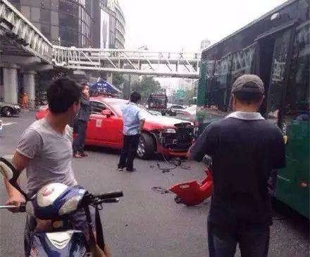 小欖最新車禍及其背后故事，小巷獨特風味小店揭秘