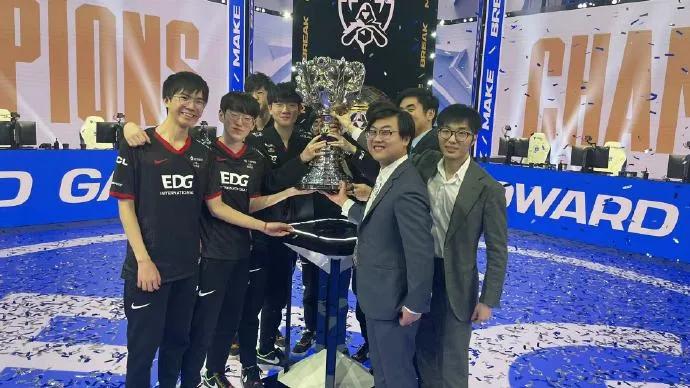 EdG戰(zhàn)隊(duì)最新動(dòng)態(tài)報(bào)道