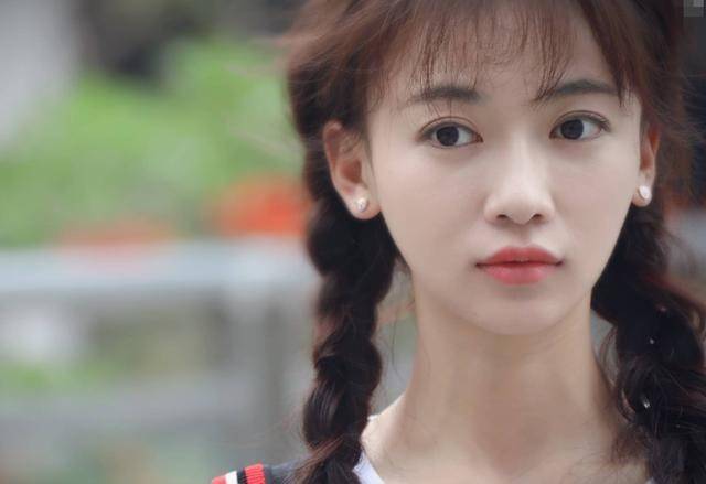 張含韻最新電視劇，小巷深處的隱藏瑰寶