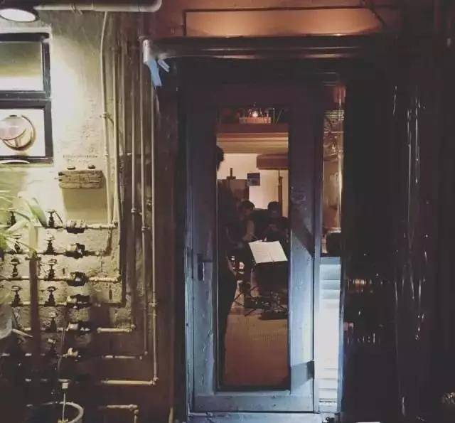 小巷中的跨界寶藏，一場獨特環境的探索之旅