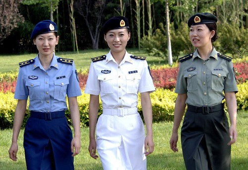 最新軍裝，變化、自信與成就的力量展現