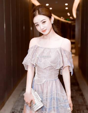 趙麗穎最新路透照，星光璀璨演繹魅力非凡