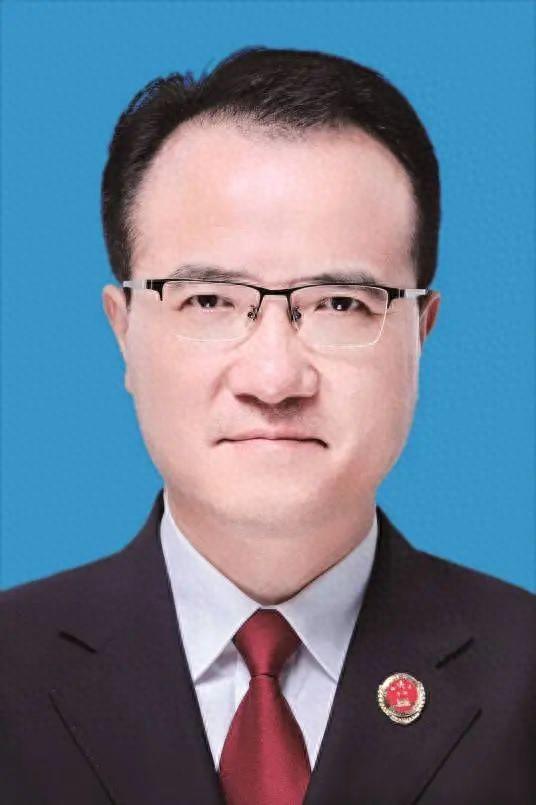 準格爾旗最新擬任干部亮相，探索小巷中的隱藏瑰寶